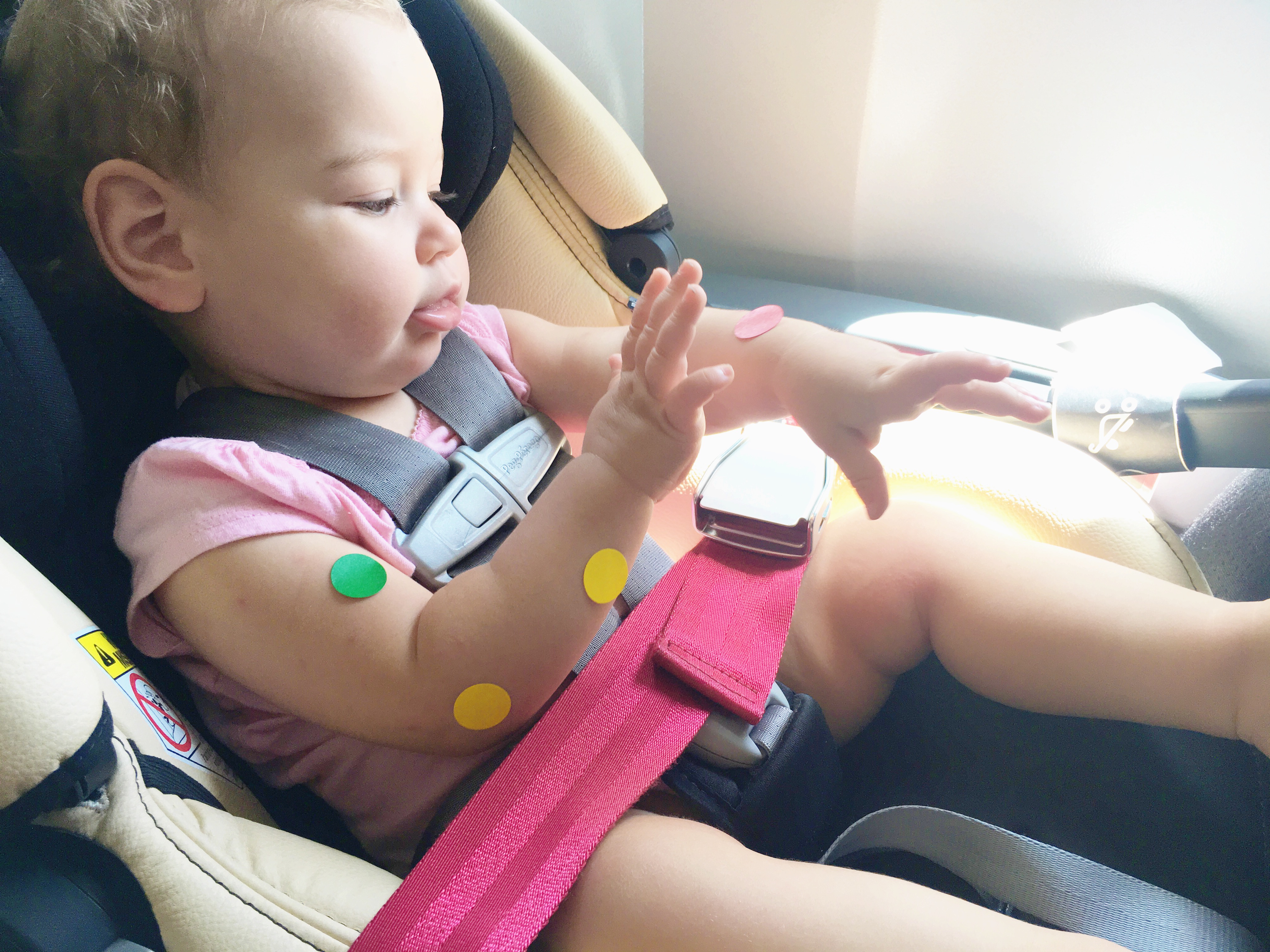 top-5-tips-on-how-to-survive-flying-with-a-toddler-and-a-baby